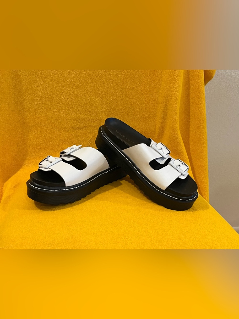 Steve Madden platform slide sandals chunky sole, buckle straps. White, black 8.5 - Picture 3 of 13